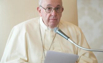 Papa Francisco: la esperanza del mundo reside en la bendición de Dios