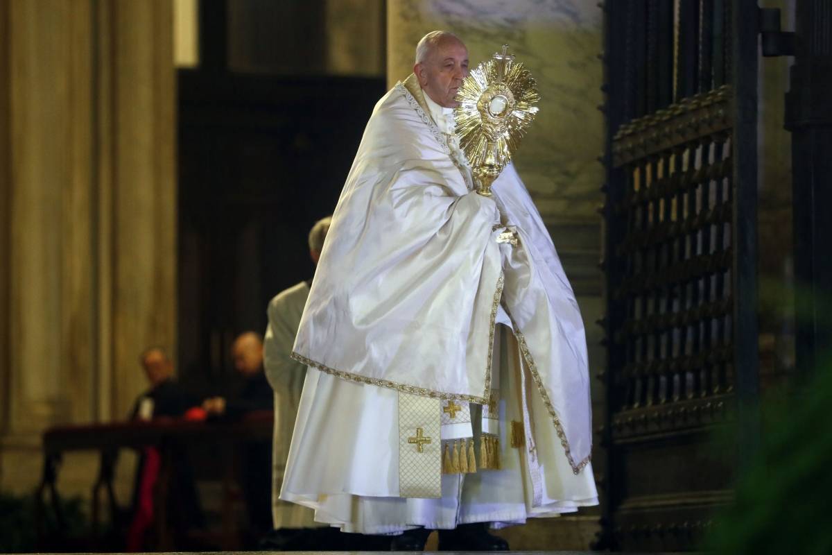 El Papa Francisco durante la bendición Urbi et Orbi de marzo 2020. Foto Vatican Media
