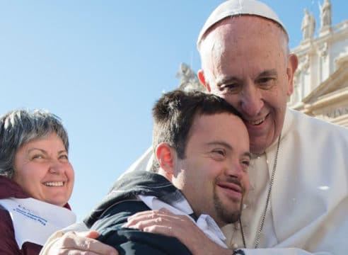 Óbolo de San Pedro: El Papa pide nuestra ayuda para seguir ayudando