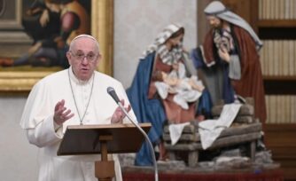 El Papa critica el irse de vacaciones pese a Covid-19