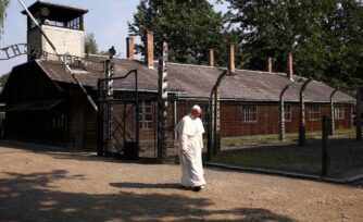 El Papa invita a recordar el Holocausto, porque puede volver a suceder