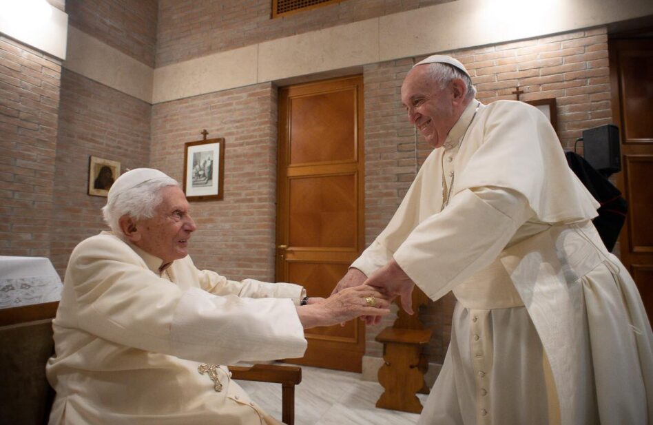 El Papa Francisco a Benedicto XVI: “Gracias, querido padre y hermano”