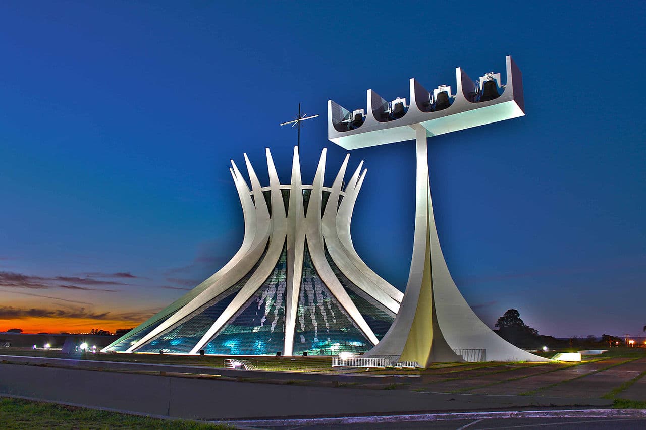 Catedral de Brasilia. Photo: Albery Santini Júnior via Wikimedia Commons [CC BY-SA 4.0])