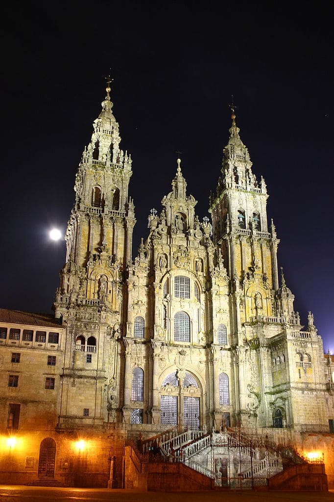 Catedral de Santiago de Compostela. Photo: Yearofthedragon via Wikimedia Commons [CC BY-SA 3.0])