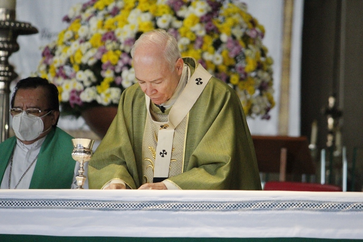 El Arzobispo Carlos Aguiar preside la Misa dominical en la Basílica de Guadalupe. Foto: INBG/Cortesía.
