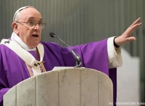 ¿Es cierto que el Papa Francisco cambió el ayuno por actos de caridad?