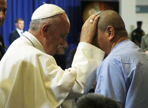 Papa Francisco: Que nadie sufra por falta de pan o por soledad