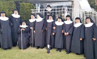 Estas monjas enfermaron de Covid, y la comunidad se unió para ayudar