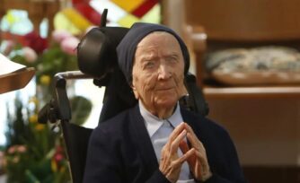 Con casi 117 años, la religiosa más longeva del mundo superó el Covid