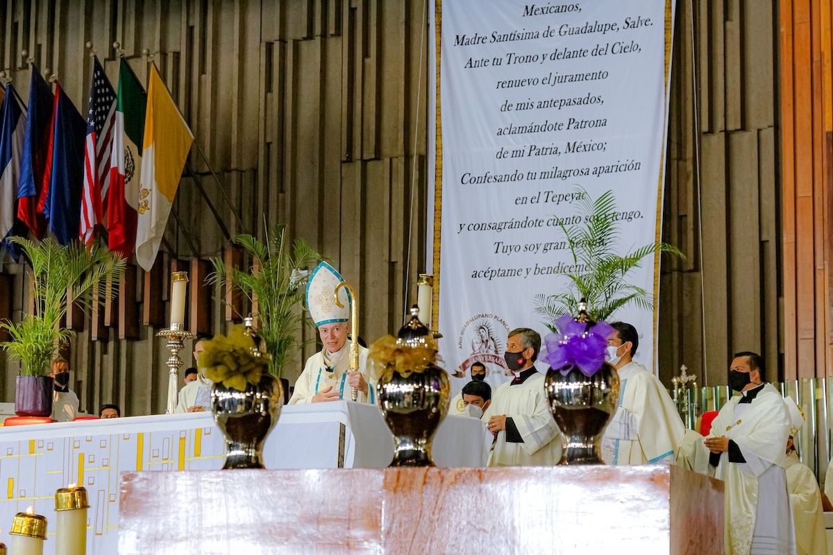 Sacerdotes de la Arquidiócesis renuevan promesas en la Misa Crismal 2021