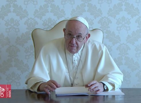 El Papa Francisco aboga por una política que se preocupe por los pobres