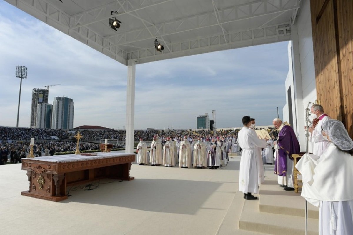 El Papa Francisco celebró la Misa en Erbil, ciudad que fue refugio de las familias cristianas. Foto: Vatican Media.