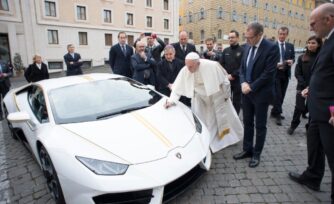 ¿Qué fue del Lamborghini que le regalaron al Papa Francisco?