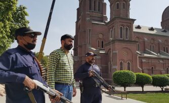 Semana Santa en Pakistán: Los fieles protegen sus templos de atentados