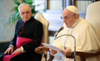 Papa Francisco: “Rezar por alguien más es el primer modo de amar”