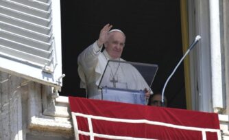 El Papa en el Domingo del Buen Pastor: Jesús nos conoce a cada uno