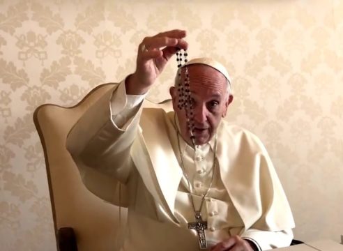 El Papa Francisco convoca a maratón mundial del rezo del Rosario