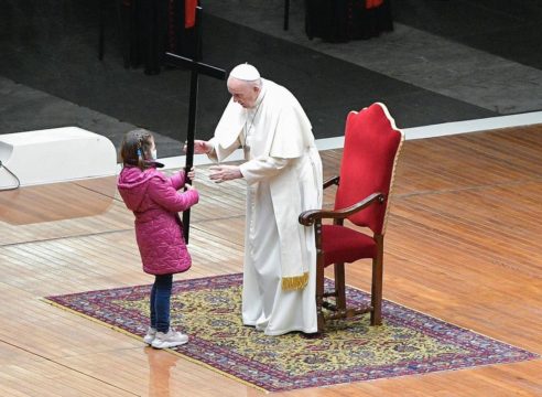 La niñez fue la gran protagonista del viacrucis que rezó el Papa Francisco