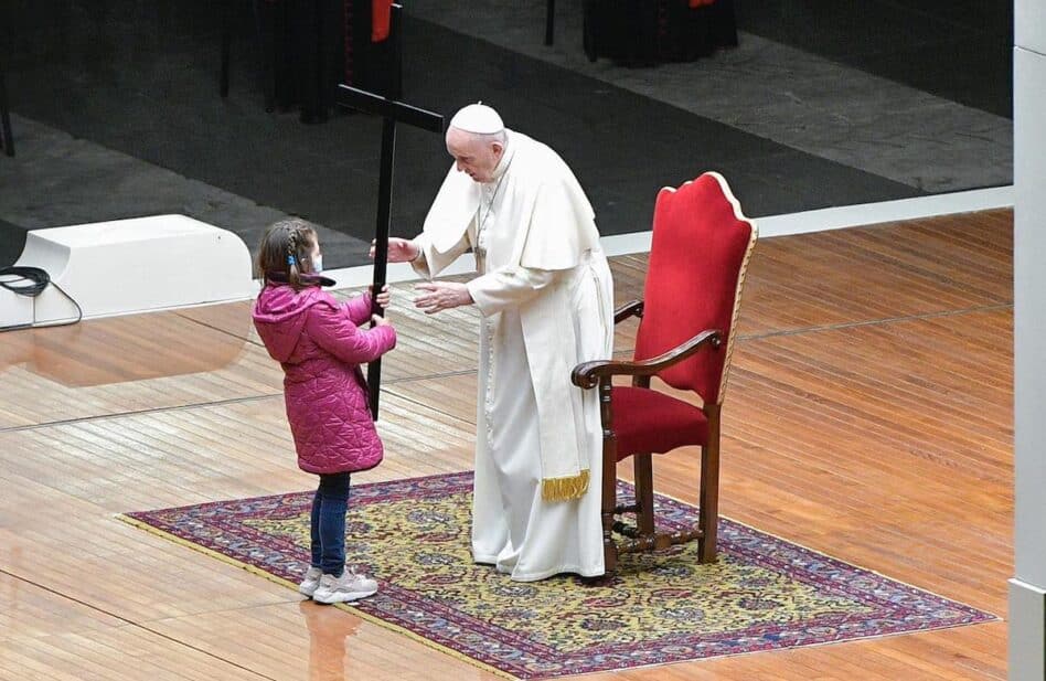 Meditaciones del Viacrucis del Papa serán hechas por familias