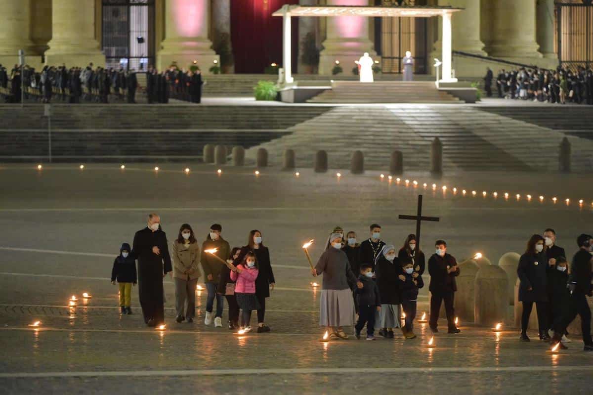 El Viacrucis del Viernes Santo 2021 se llevó a cabo en la Plaza de San Pedro. Foto: Vatican Media