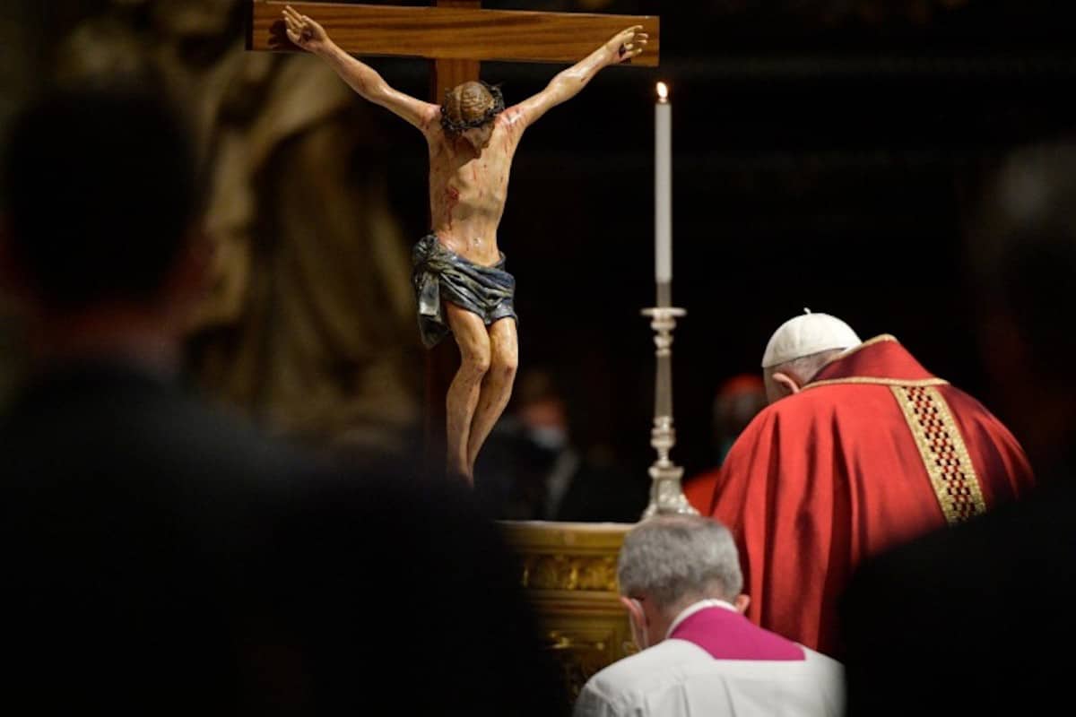 El Papa Francisco en la Celebración de la Pasión del Señor, en Viernes Santo 2021. Foto: Vatican Media