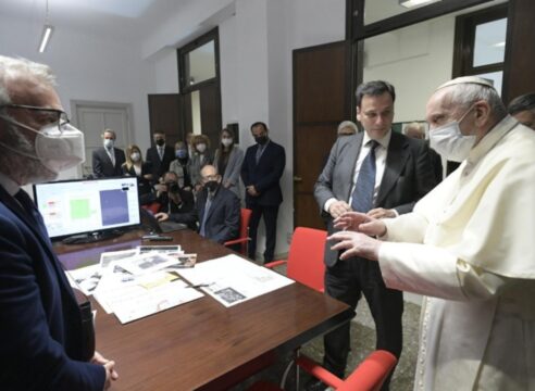 La burocracia, el gran enemigo de las instituciones: Papa Francisco