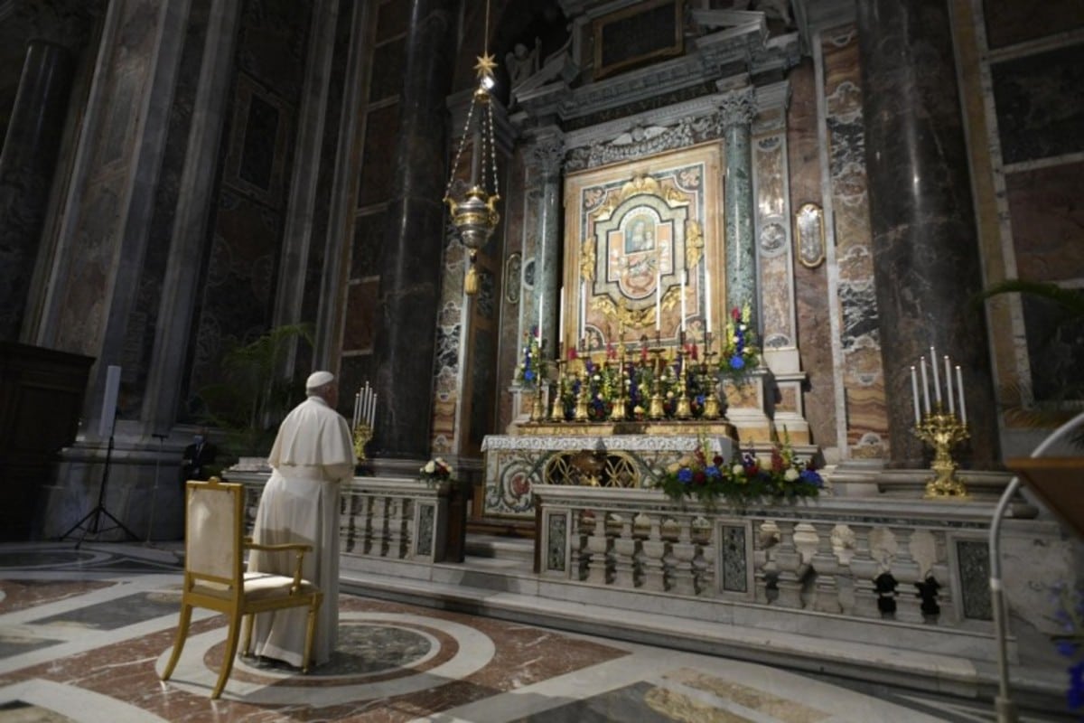 Papa Francisco en la oración mundial por el fin de la pandemia. Foto: Vatican Media.