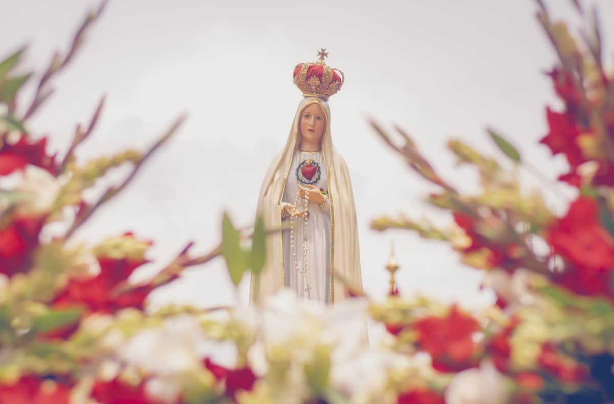 13 de mayo: Se conmemora la primera aparición de la Virgen de Fátima
