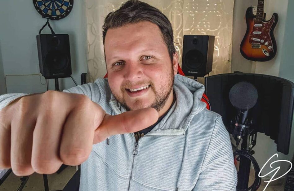 Sin casa, trabajo, ni dinero, pero con mucha fe en Dios, dejó su tierra natal