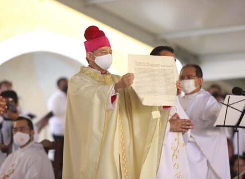 Mons. Fermín Sosa recibe la ordenación episcopal; será nuncio de Papúa