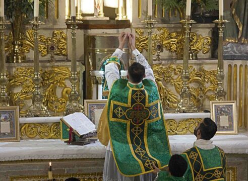 El Papa Francisco anuncia nuevas normas para celebrar la Misa en Latín