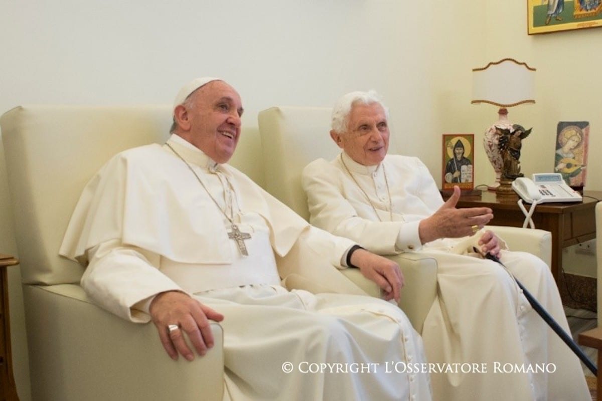 El Papa Francisco con el Papa Emérito Benedicto XVI. Foto: L'Osservatore Romano