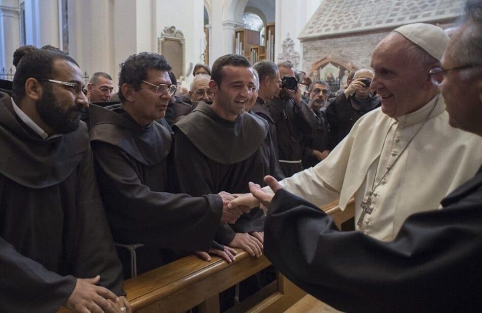 El Papa pide a los franciscanos ir hacia la "creación herida"