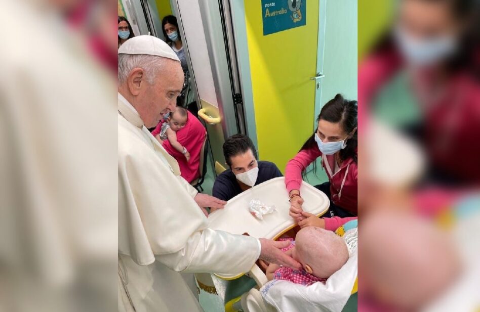 El Papa Francisco visita a sus ‘pequeños vecinos’ en el hospital Gemelli