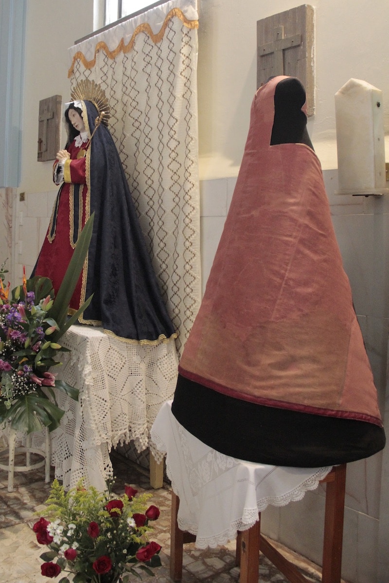 Imagen y vestido de Nuestra Señora de las Aguas. Foto: Alex García/DLF