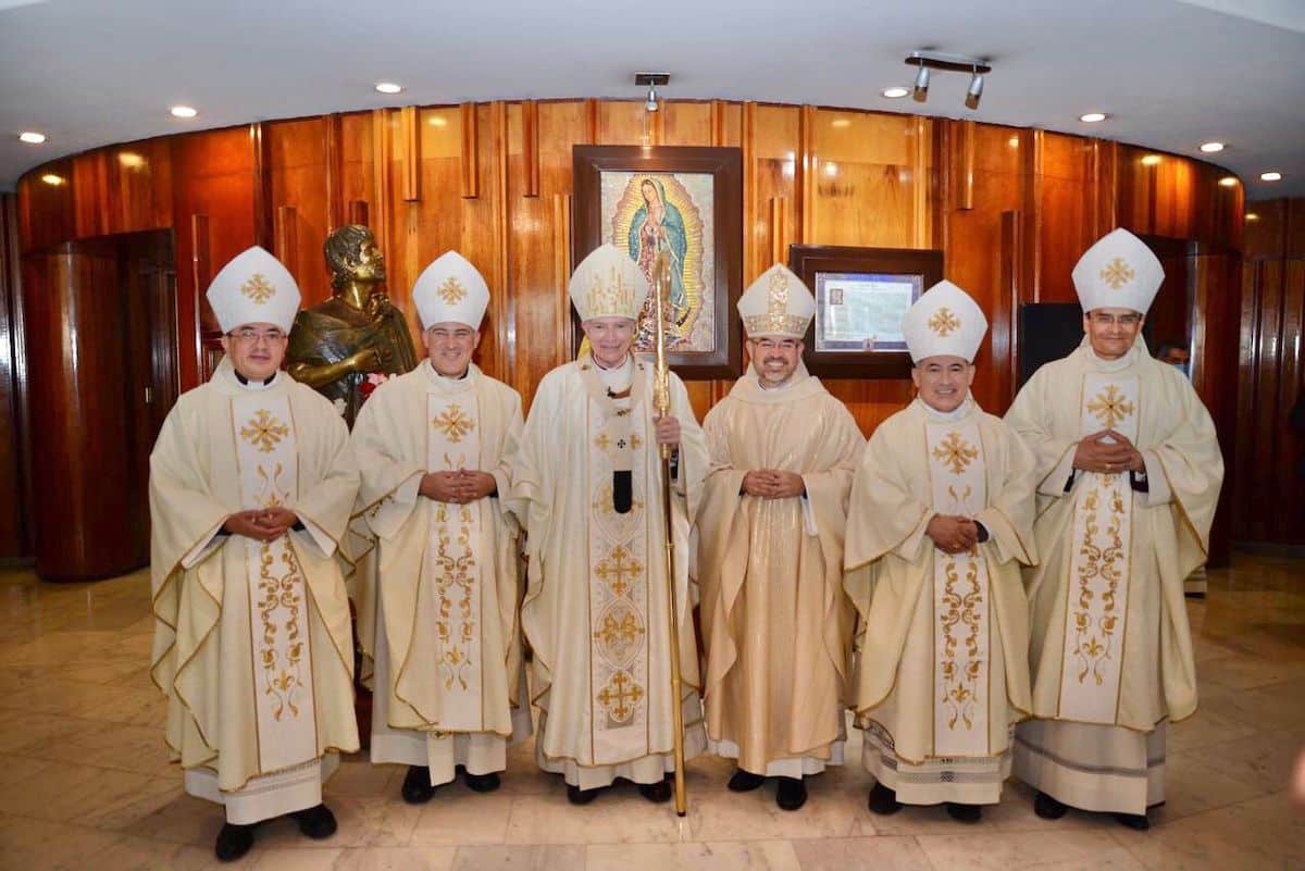 El Cardenal Carlos Aguiar Retes y los cinco obispos auxiliares de la Arquidiócesis Primada de México. Foto: Jonathan Oregon