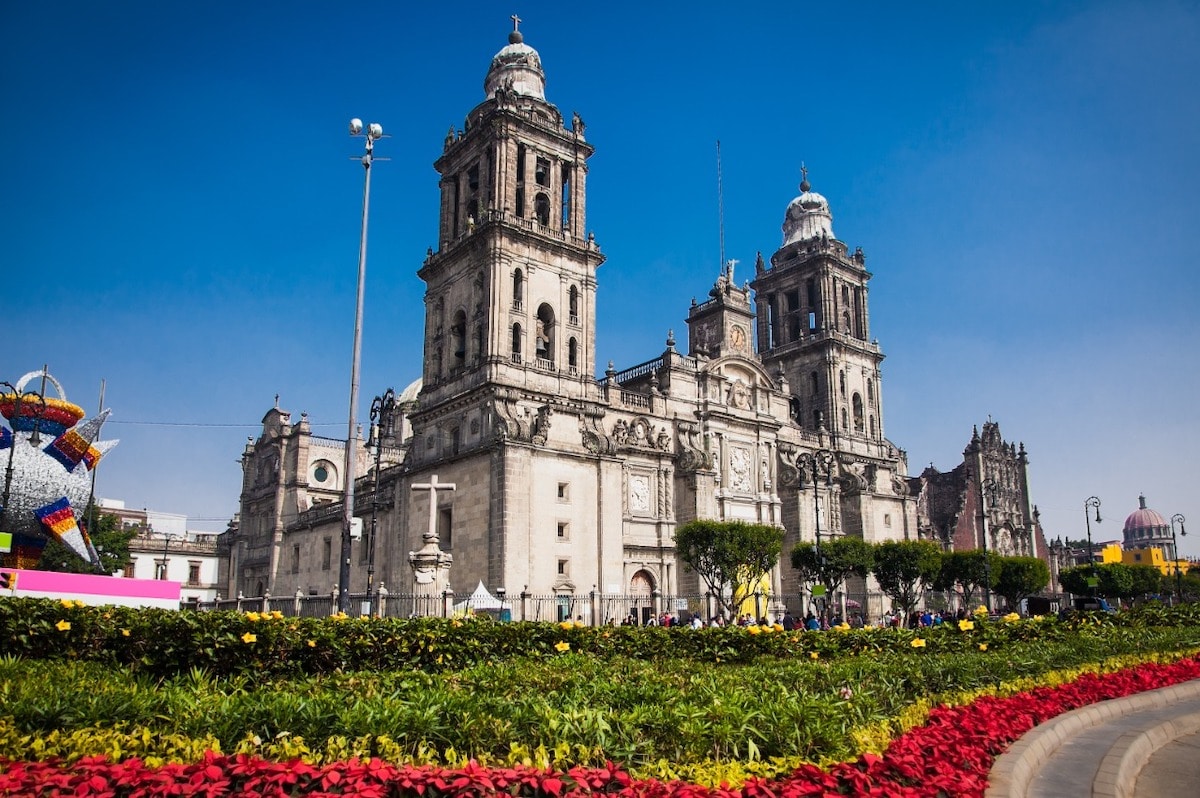 La Catedral Metropolitana de México, sede de la Arquidiócesis Primada de México.