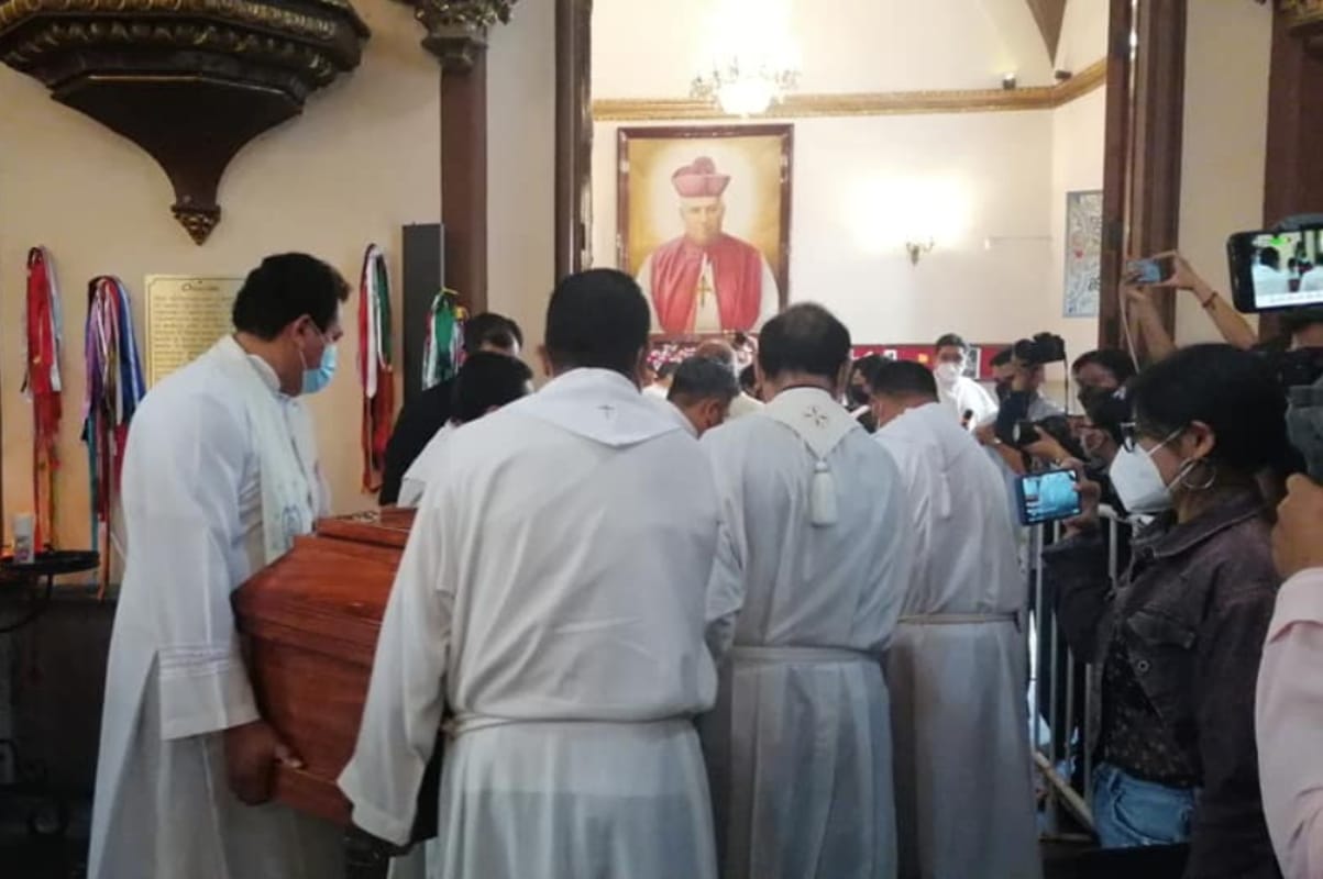 Restos del Arzobispo Hipólito Reyes descansan en la Catedral de Xalapa