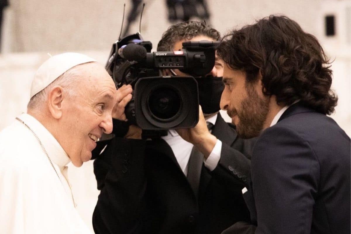 Jonathan Roumie y el Papa Francisco. Foto: Twitter @JonathanRoumie