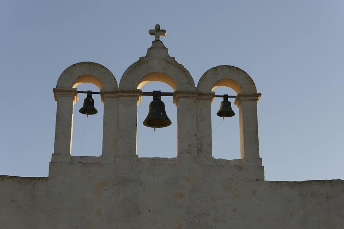 Las iglesias hacen sonar sus campanas como muestra de júbilo.