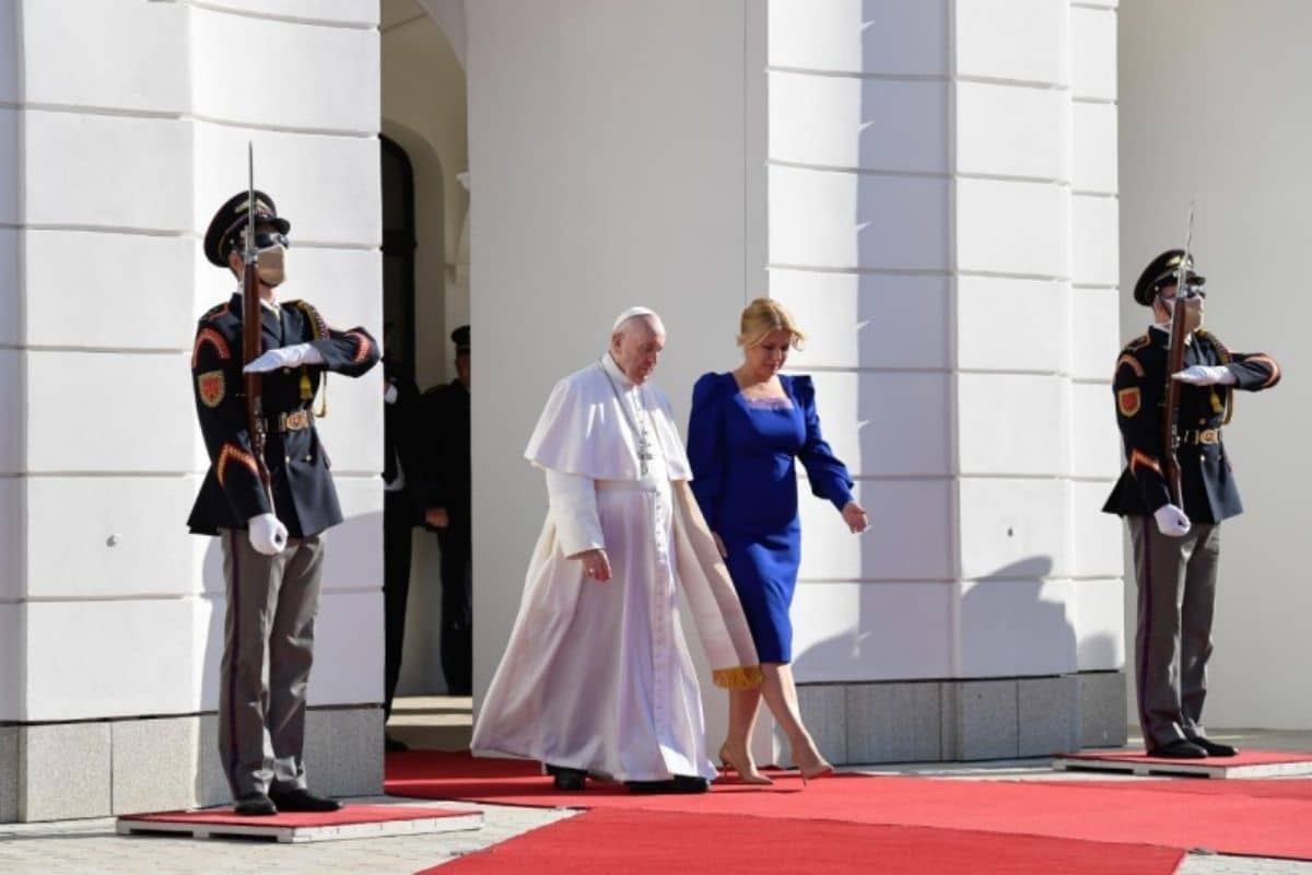 El Papa Francisco con la presidenta de Eslovaquia. Foto. Vatican Media.