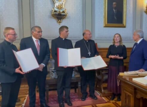 El presidente agradece al Papa envío de documentos históricos a México