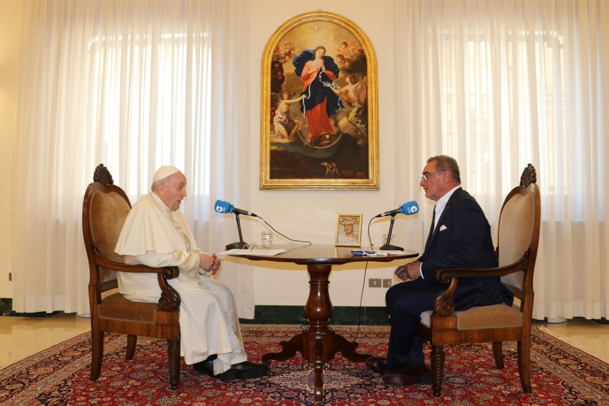 El Papa Francisco en entrevista. Foto: Twitter @COPE