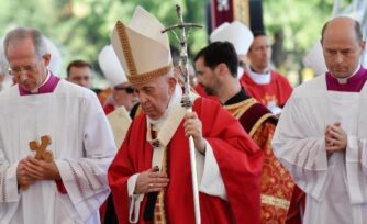 El Papa en Eslovaquia: La Cruz no es una bandera ni un símbolo político