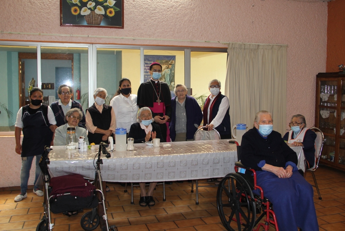 Mons. Luis Manuel Pérez Raygoza visita a las Hermanas del Divino Pastor. Foto: Alejandro García/Desde la fe.