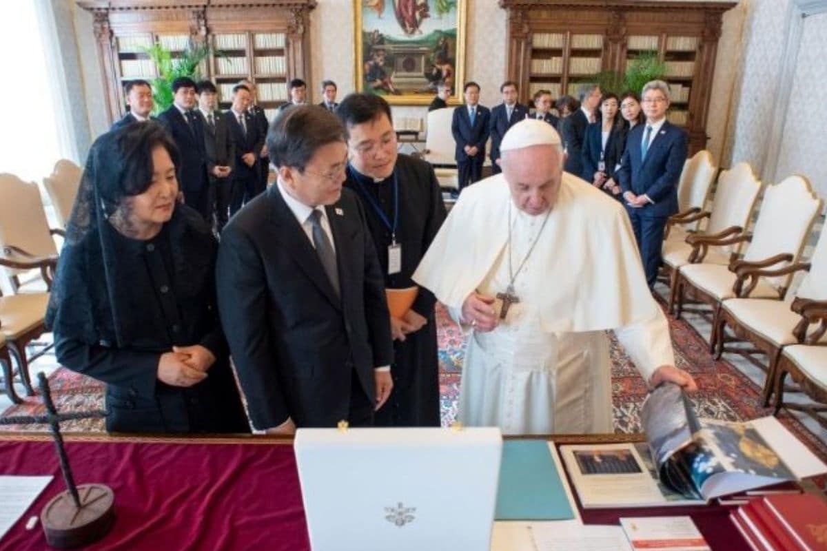 El Papa Francisco con Jae-in Moon Presidente de Corea. Foto: Vatican Media