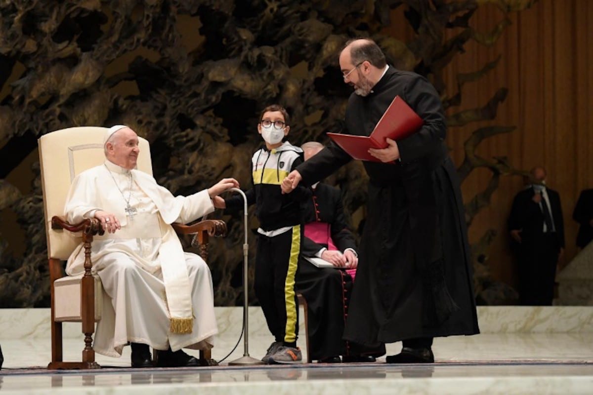 El pequeño Pablo protagonizó la Audiencia General del 20 de octubre. Foto: Vatican Media