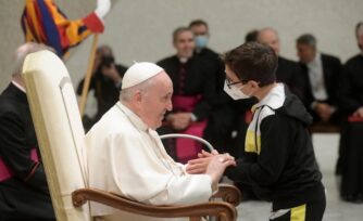 Este niño se 'robó' la audiencia general y el cariño del Papa Francisco