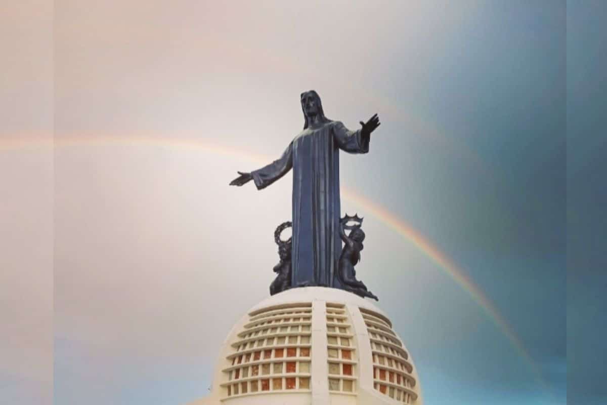 Monumento a Cristo Rey en el Cerro del Cubilete. Foto: Facebook @santuariodecristoreycubilete