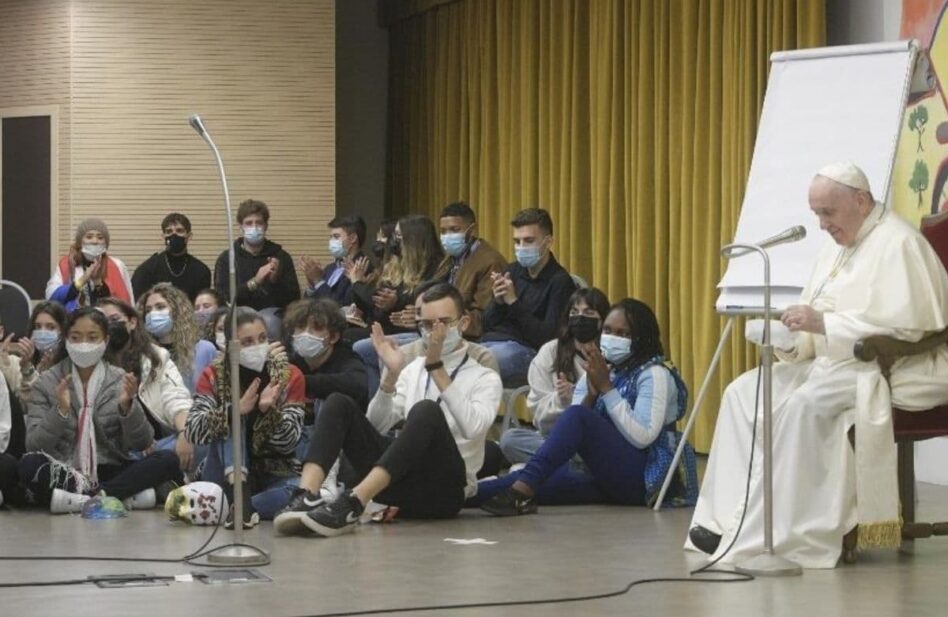 "Que su corazón no se haga fósil": Papa a jóvenes de Scholas Ocurrentes